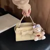 Bolsa quadrada pequena da moda 2026 bolsa transversal retrô de nicho bolsa de ombro versátil e estilosa para o dia a dia novo estilo