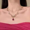 Collar y Pendientes de Flor Rosa Súper Brillantes con Pedrería para Mujer, Nicho Exquisito, Lujo Ligero, Sensación de Alta Gama, Cadena para Clavícula con Vestido de Noche