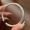 Nova Pulseira Argola Dourada Bastão Redondo Xiangyun Ruyi Pulseira Esculpida Padrão Grama Tang Versátil de Nicho Personalizada Presente de Luxo