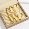 Pulsera Geométrica Ondulada Incrustada con Diamantes Dorados de Acero Inoxidable Joyería de Moda de Lujo Ligero Pulsera de Acero Inoxidable