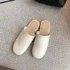 Sandalias planas para mujer 2026 nuevo estilo de otoño, de alta gama para oficina, antideslizantes, para el hogar, con suela blanda, de cuero suave, para uso en exteriores