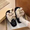Pantuflas de felpa estilo coreano para mujer, cómodas para usar en exteriores, modelo 2026 con lazo, pantuflas de algodón para otoño e invierno