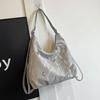 Bolsa de grande capacidade feminina 2024 Novo verão high-end Sense Niche Commuter Tote Bag Mochila Ombro Crossbody Mochila