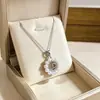 Nuevo producto transfronterizo: Cadena de clavícula elegante y versátil de lujo ligero con incrustaciones de microdiamantes, collar de acero de titanio, accesorio de joyería que no se decolora