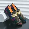 Sapatos Masculinos, Sapatos Casuais de Couro de Tamanho Grande para Venda Transfronteiriça, Sapatos de Couro Apontados Slip-On Rivet de Estilo Britânico Fashion, Sapatos Tendência de Couro Camurça