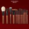 Novo Conjunto de Pincéis de Maquiagem Cangzhou com 14 Peças e Cabo de Madeira com Cerdas Macias Cabelo Animal Pincel para Sombra Pincel para Blush Pincel para Contorno Maquiagem de Beleza