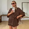 Pijama de seda gelada acetinada de luxo leve estilo novo europeu e americano 2026, conjunto de duas peças de manga curta e shorts de cor sólida, confortável para uso doméstico feminino