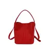 Bolso bandolera ligero y versátil, nuevo bolso cubo de tendencia 2026 con patrón tejido de nicho, bolso de mano portátil y versátil
