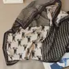 Pañuelo pequeño cuadrado de algodón y lino con estampado paisley en blanco y negro para mujer, adecuado para primavera, otoño e invierno, pañuelo para el cuello