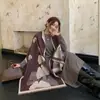 Bufanda Cálida Casual, de Moda y Versátil de Imitación Cachemir para Mujer Nuevo Estilo Otoño e Invierno 2025 Aspecto Elegante Lujo Accesible Chal Cortavientos