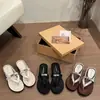 Chinelos minimalistas, um best-seller de 2024: calçados femininos de alta qualidade, simples e modernos, com uma estética de design puro e um visual sofisticado e fashion