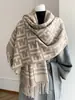 Nuevo Chal con Borlas de Doble Cara de Imitación Cachemir para Mujer Otoño e Invierno Bufanda Cálida de Moda de Gama Alta Bufanda Gruesa con Letras