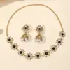 Conjunto de dos piezas de joyería con collar y pendientes de diamantes, estilo bohemio, estilo nacional vintage europeo y americano.