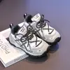 Zapatos Casuales Transpirables de Malla para Niñas 2026 Primavera/Otoño Nuevos Moda Infantil Versátiles Zapatos Deportivos Niños Medianos y Grandes Zapatos de Entrenamiento Alemanes