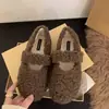 Sapatos fofos femininos 2026 novos estilosos modernos de inverno para uso externo mocassins de pelúcia com uma única tira sapatos Mary Jane