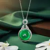 Collar con Colgante Redondo de Calcedonia Verde Hielo Alto con Hebilla de Seguridad Incrustada de Zirconia Cadena para Clavícula Venta al por Mayor