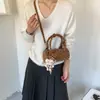 Bolsa de mão polka dot moderna e estilosa para mulheres, novo modelo da primavera de 2026, super popular, fofa, luxo leve, bolsa de ombro e transversal