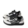 Zapatillas de Moda Belle 2026 Otoño Nuevos de Cuero Versátiles Zapatos Blancos Estudiante Deportivas de Caña Baja Casuales 5102