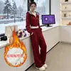 Outfits de Inverno de Alta Qualidade Estilo Coreano Que Ficam Ótimos, Rejuvenescedores, Estilosos, Modernos, Casuais, Esportivos, Moletons de Lã Vermelha