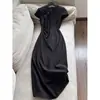 2026 Elegante Nuevo Estilo Chino Cuello Alto Vestido Negro Pequeño Estilo Cheongsam Cintura Ceñida Vestido Largo Venta al por Mayor N6DQ52137