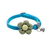 Collar de flor tejida para mascotas, collar con cascabel para gatos, collar de cuello de felpa suave y lindo para gatos, collar decorativo para perros pequeños