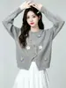 Nuevo cárdigan de punto floral tridimensional estilo coreano 2026 para mujer, abrigo suéter de cuello redondo para otoño e invierno, top dulce y rejuvenecedor