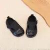 Sapatos casuais Mary Jane de couro com trama estilo coreano para meninas, novo modelo primavera e outono 2026, sapatos simples de couro sintético macio para meninos e meninas