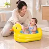 Esta bañera con forma de pato es un producto popular transfronterizo, adecuada para bañar y jugar con agua en casa, y es fácil de inflar y transportar.