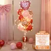 Decoración del Día de San Valentín con globos de columna flotante para eventos festivos en centros comerciales, creando una atmósfera romántica