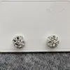 Brincos Pequenos de Cubo de Açúcar Cortados em Ouro Escovado para Mulheres, Luxo Acessível, High-End, Brincos Atmosféricos e Únicos, Brincos Simples para o Dia a Dia
