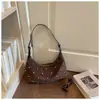 Bolsa de Braço com Rebite Cruzado 2026 Nova Outono Inverno Versátil Retrô Bolsa de Ombro Único Nicho Estilosa Crossbody Bolsa Dumpling