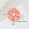 Broche de perla floral fresca con pétalos rosas, pasador versátil para trajes y abrigos de verano, accesorio de alta gama