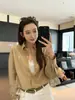 Thirteen LinesKAPOKModa de Principios de Otoño Nueva Popular Versión Coreana Camisa Versátil con Bordado de Caballo Pequeño 26226