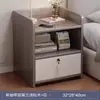 Mesa de cabeceira, design simples e moderno, adequada para quartos de casa e apartamentos de aluguel, um pequeno armário para organizar itens