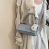 Nova bolsa quadrada pequena elegante para mulheres 2026, uma bolsa de ombro e bolsa transversal estilosa e versátil com um toque de luxo