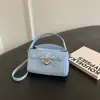Bolsa pequena quadrada cor de macaron, novo modelo outono 2026, luxo leve, estilosa, simples, versátil, de ombro, transversal, bolsa de mão
