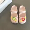 Zapatos perforados poco profundos de dibujos animados de frutas de doble uso para mujer, sandalias de exterior antideslizantes sin cordones de suela gruesa para verano 2026