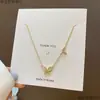 Colar Retrô Europeu de Aço Titânio para Mulheres Pingente de Pérola Versátil Estilo Ins Corrente de Clavícula de Nicho Ornamento