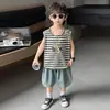 Conjunto de Verão Sem Mangas para Meninos 2026 Nova Moda Infantil Roupas de Verão Estilosas Roupa de Bebê Conjunto de Duas Peças Tendência