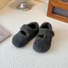 Sapatos de Pelúcia para Meninas 2026 Inverno Novo Estilo Coreano Sapatos de Algodão Infantis com Adição de Lã para Aquecimento Solado Macio Sapatos de Algodão de Duas Camadas para Bebê ao Ar Livre