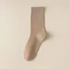 Meias Zhuji femininas de cano médio desodorantes absorventes de suor femininas ins da moda combinam com tudo Primavera e Outono cor sólida esportivas com felpa outono e inverno