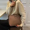 2026 Nova Bolsa Saco Feminina Estilosa com Textura Retrô Moda Artística Tendência Bolsa de Ombro Único Estilo Minimalista Bolsa Transversal