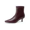 Elegantes y sexys, botines de piel de vaca de alta calidad, otoño/invierno 2026, tacón medio fino, punta cuadrada pequeña, totalmente de piel, botines cortos de mujer para el trabajo