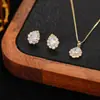 Conjunto de Colección de Dos Piezas de Pendientes y Collares Más Vendido Transfronterizo Venta al por Mayor Moda Europea y Americana Cadena de Clavícula Ligera de Lujo Pendientes