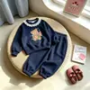 Conjunto de outono para meninas 2026 novo estilo infantil super fofo desenho animado renda moletom outono moderno casual conjunto de duas peças