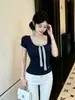 Camiseta de manga corta a rayas de bloques de color con pajarita, cuello cuadrado para mujer, corte ajustado, que realza la figura, top básico con un diseño único, moderno y elegante