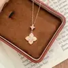 Xiaohongshu Mais Vendido Método Antigo Estilo Palaciano Escovado Pingente de Trevo de Quatro Folhas Colar para Mulheres Exquisito Design de Moda Retrô Colar