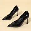 Zapatos de tacón alto de cuero patentado puntiagudos negros de una sola capa para mujer, delgados, de tacón fino, boca poco profunda, elegantes, combinan con todo, simples, 9cm, Profesionales
