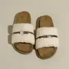 Zapatos Birkenstock de suela gruesa pantuflas mullidas ropa de exterior para mujer otoño e invierno 2026 nuevo sensación metálica de alta gama con faldas pantuflas de algodón peludo