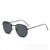 2025 gafas de metal con montura nueva y multilateral Europa y Estados Unidos obviamente las mismas gafas de sol moda gafas de sol Joker venta al por mayor